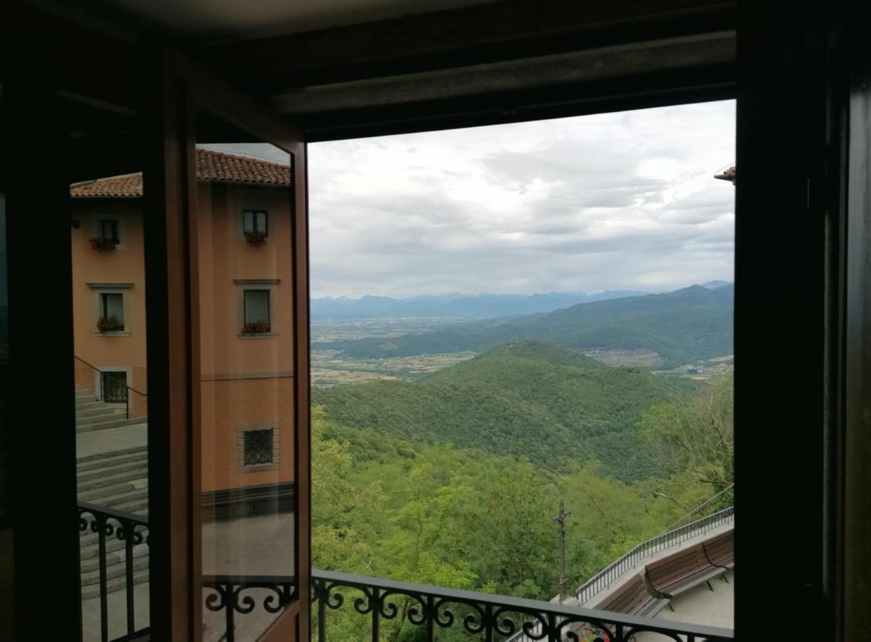 Casa Del Pellegrino Hotel Castelmonte Exterior photo