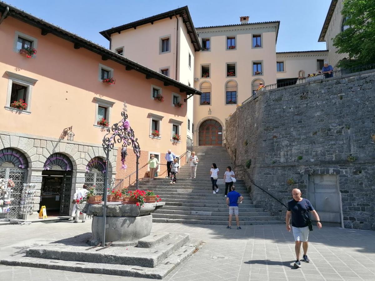 Casa Del Pellegrino Hotel Castelmonte Exterior photo